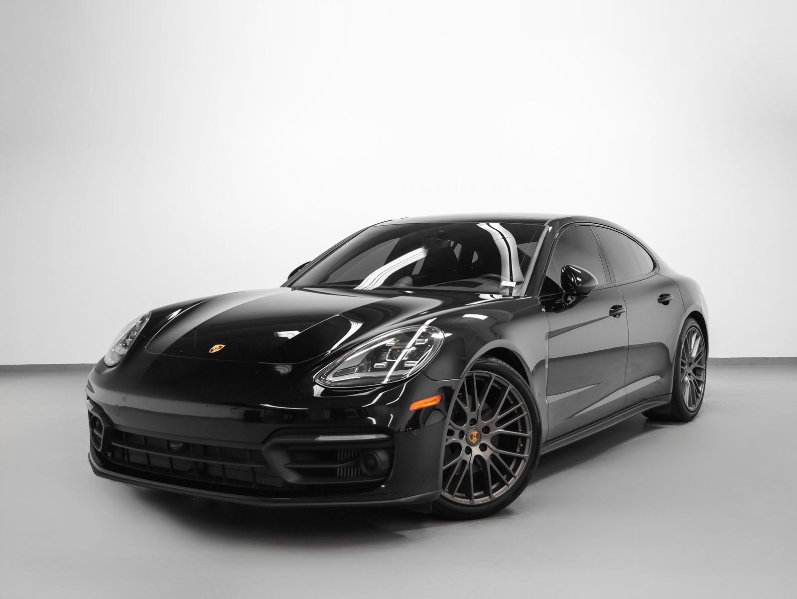 2023 Porsche Panamera 4 Platinum Edition's photo