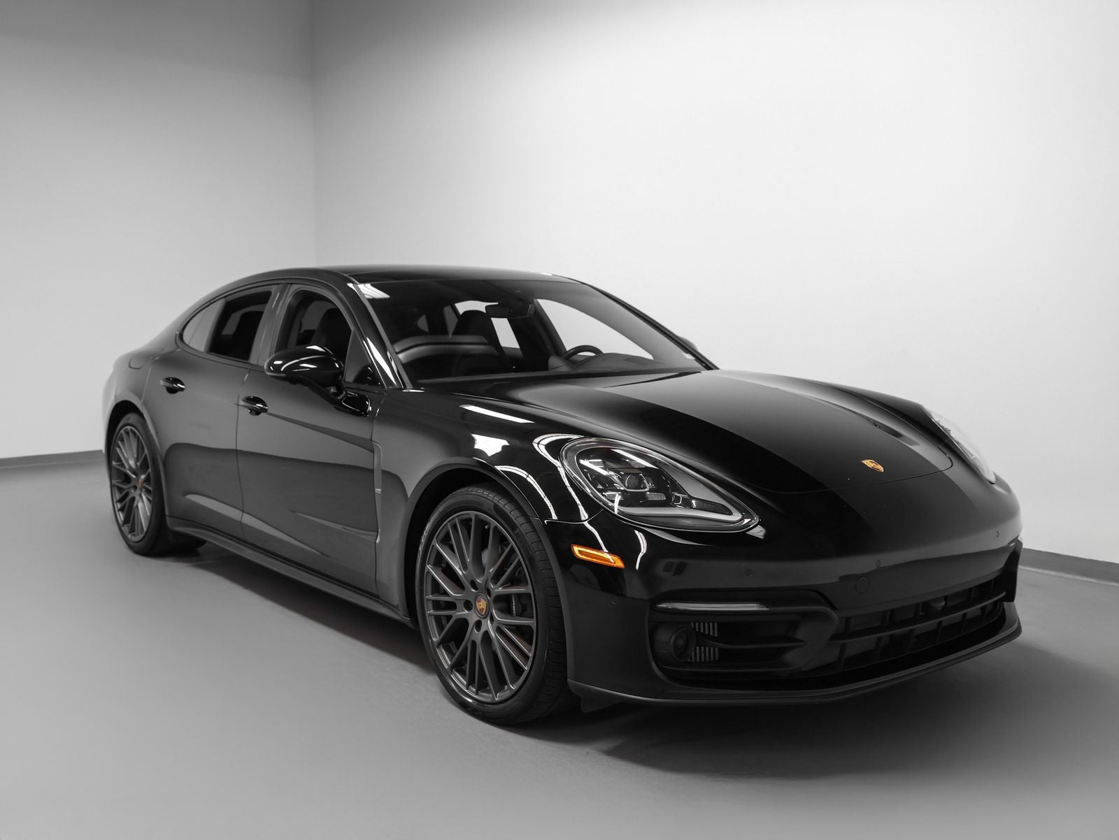 2023 Porsche Panamera 4 Platinum Edition