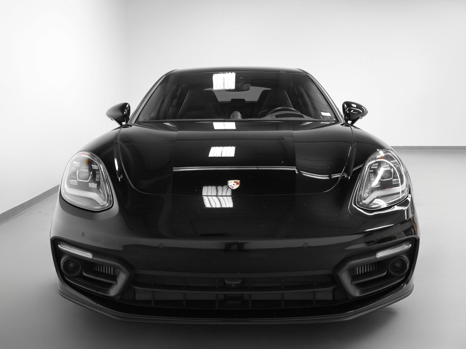 2023 Porsche Panamera 4 Platinum Edition