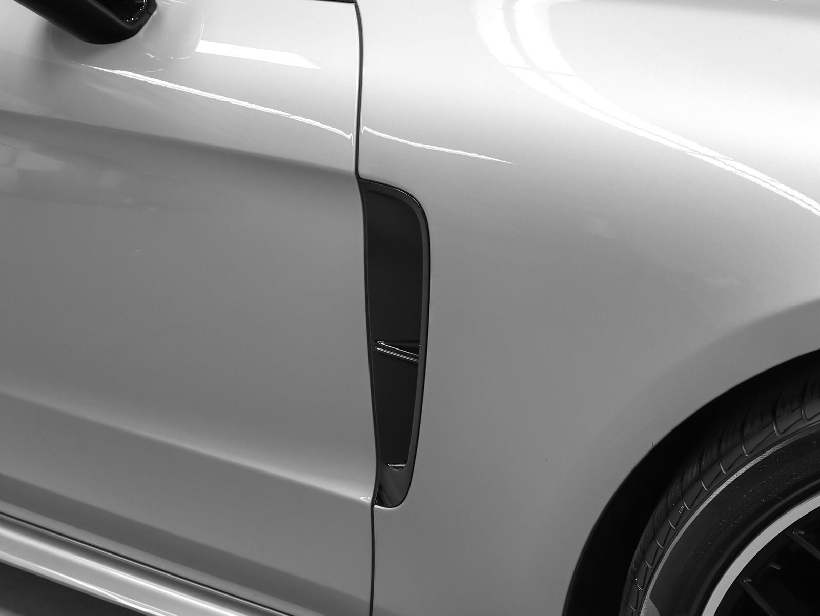 2023 Porsche Panamera 4 Platinum Edition