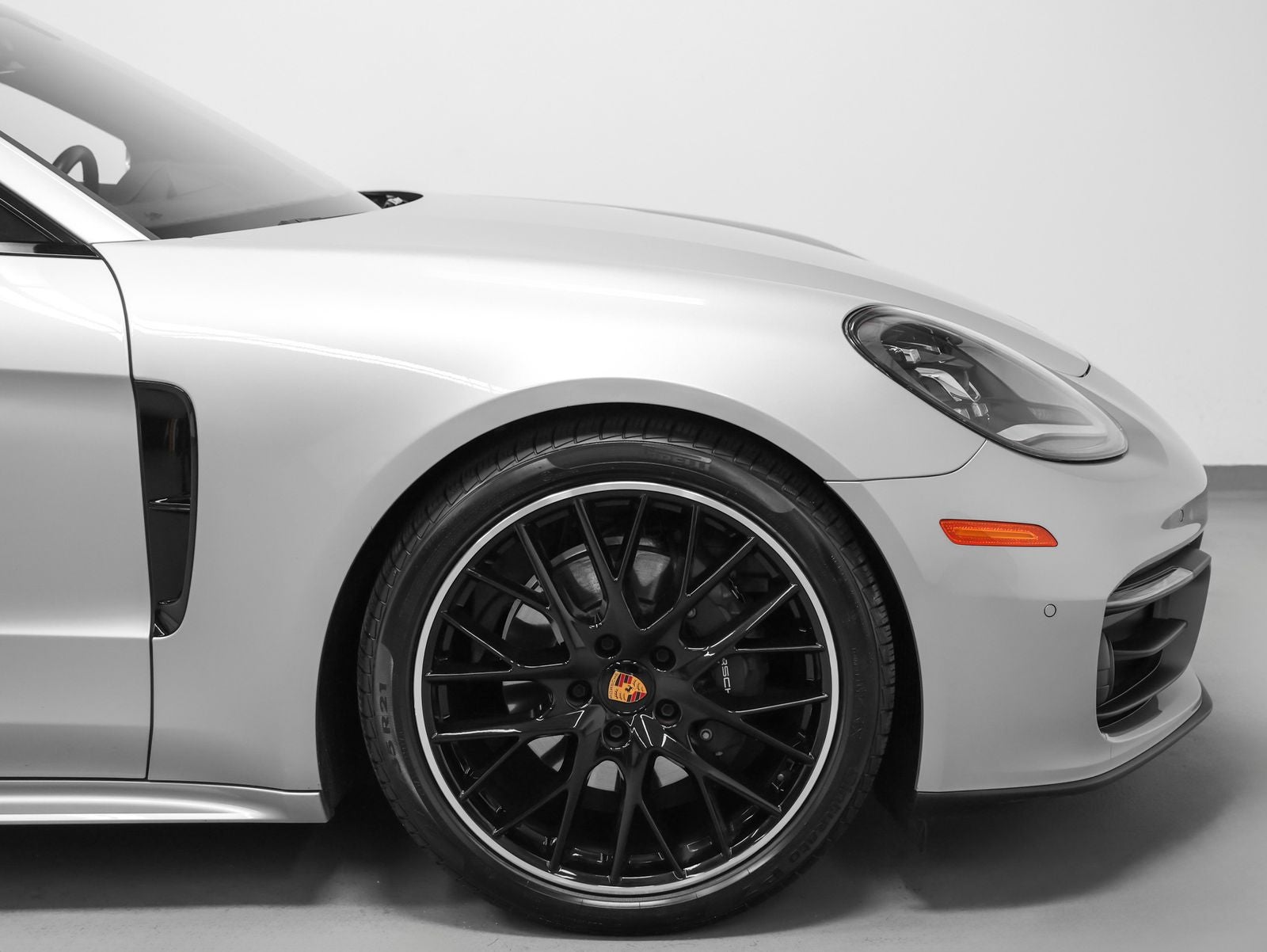 2023 Porsche Panamera 4 Platinum Edition