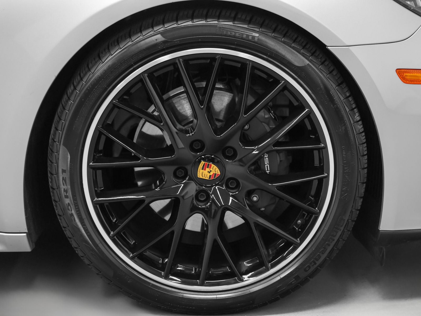 2023 Porsche Panamera 4 Platinum Edition