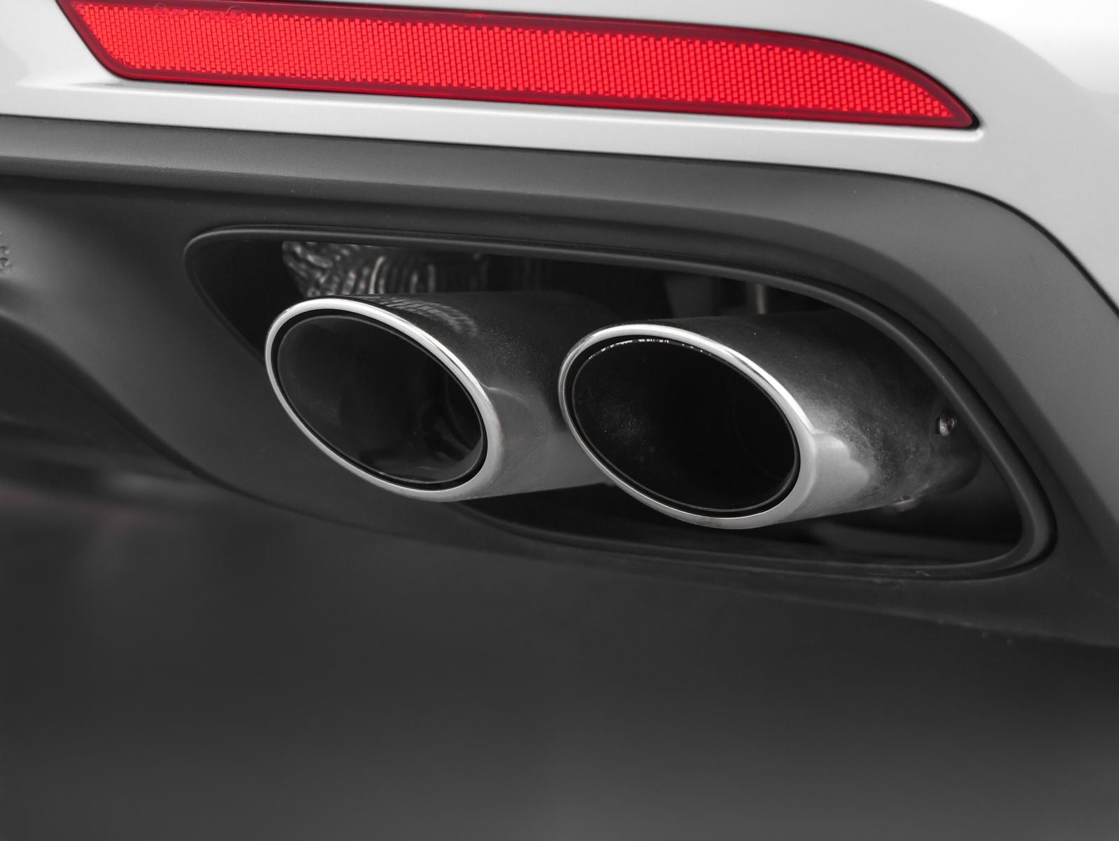 2023 Porsche Panamera 4 Platinum Edition