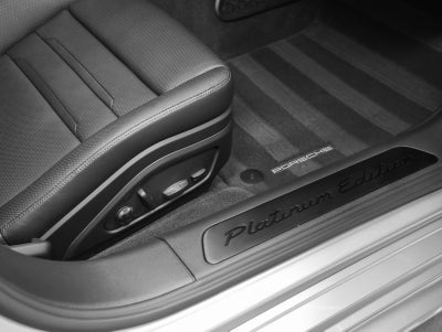 2023 Porsche Panamera 4 Platinum Edition