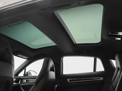 2023 Porsche Panamera 4 Platinum Edition