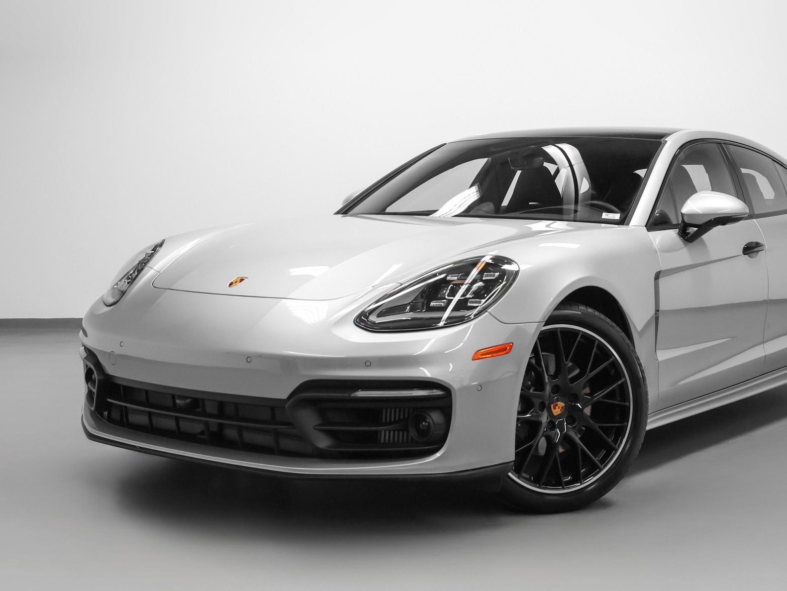 2023 Porsche Panamera 4 Platinum Edition