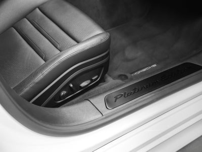 2023 Porsche Panamera Panamera 4 Platinum Edition