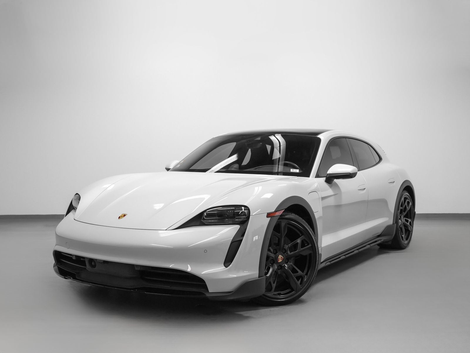 2023 Porsche Taycan Cross Turismo's photo