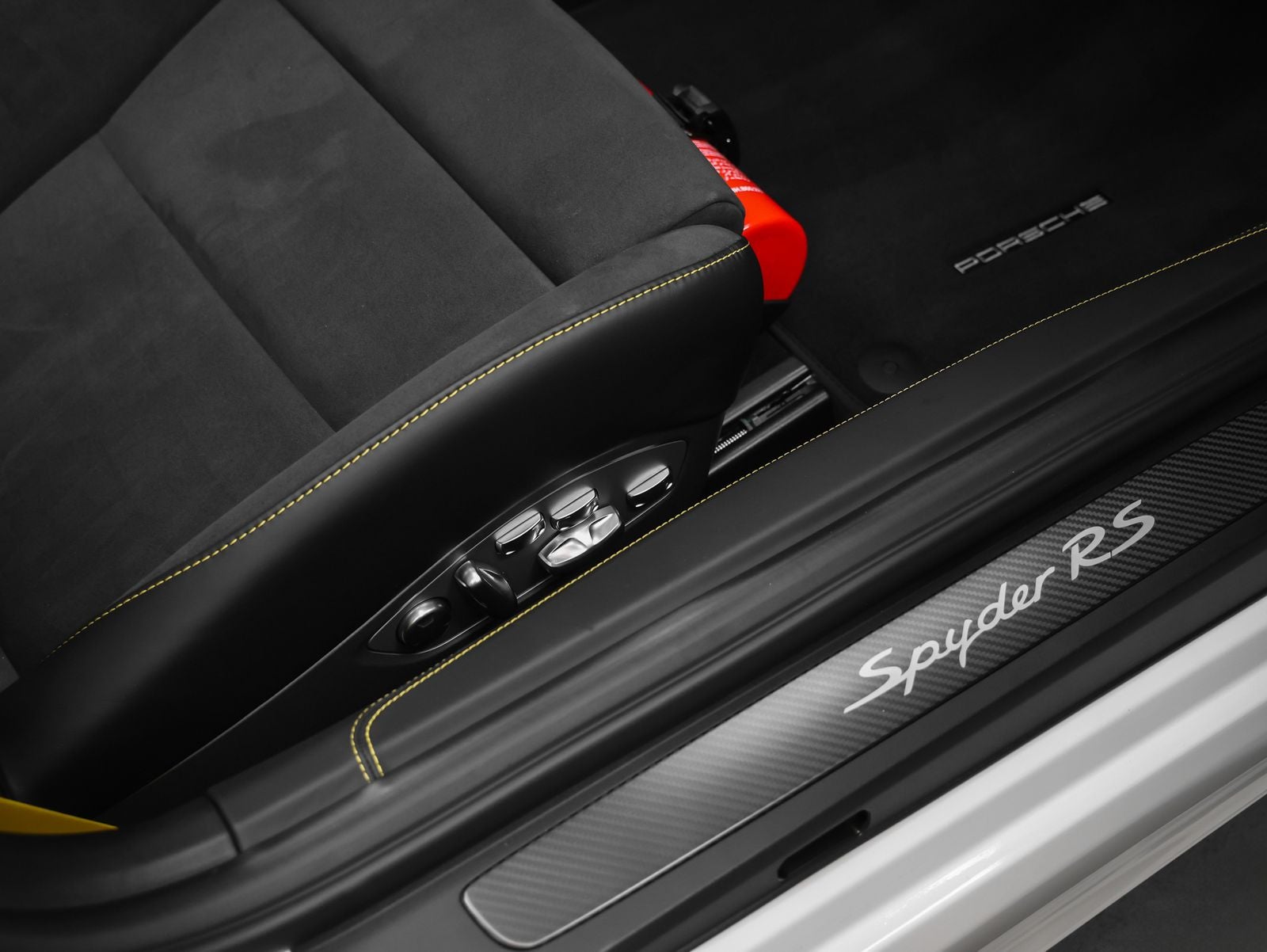 2025 Porsche 718 Spyder RS