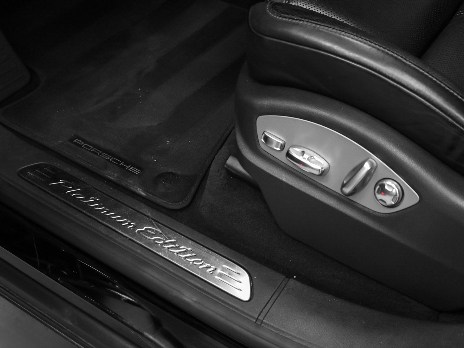 2018 Porsche Cayenne Cayenne Platinum Edition