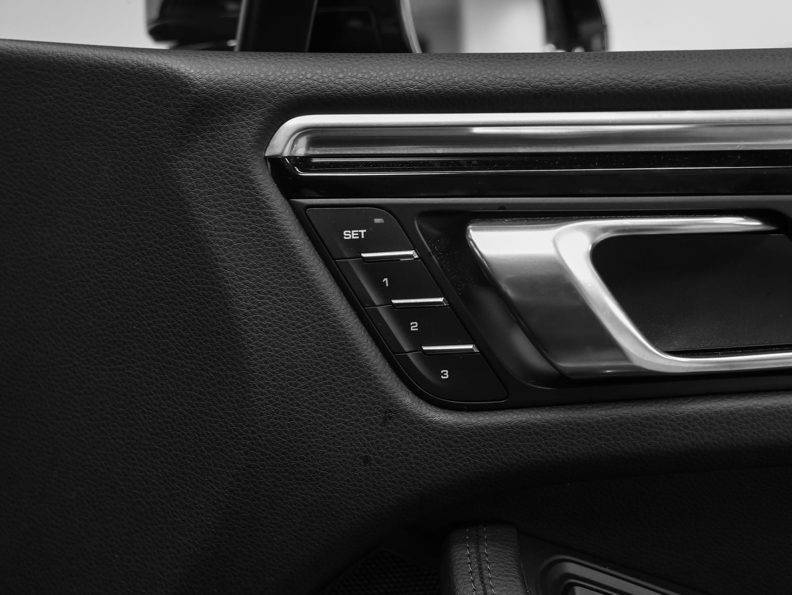 2023 Porsche Macan Macan (MY23)