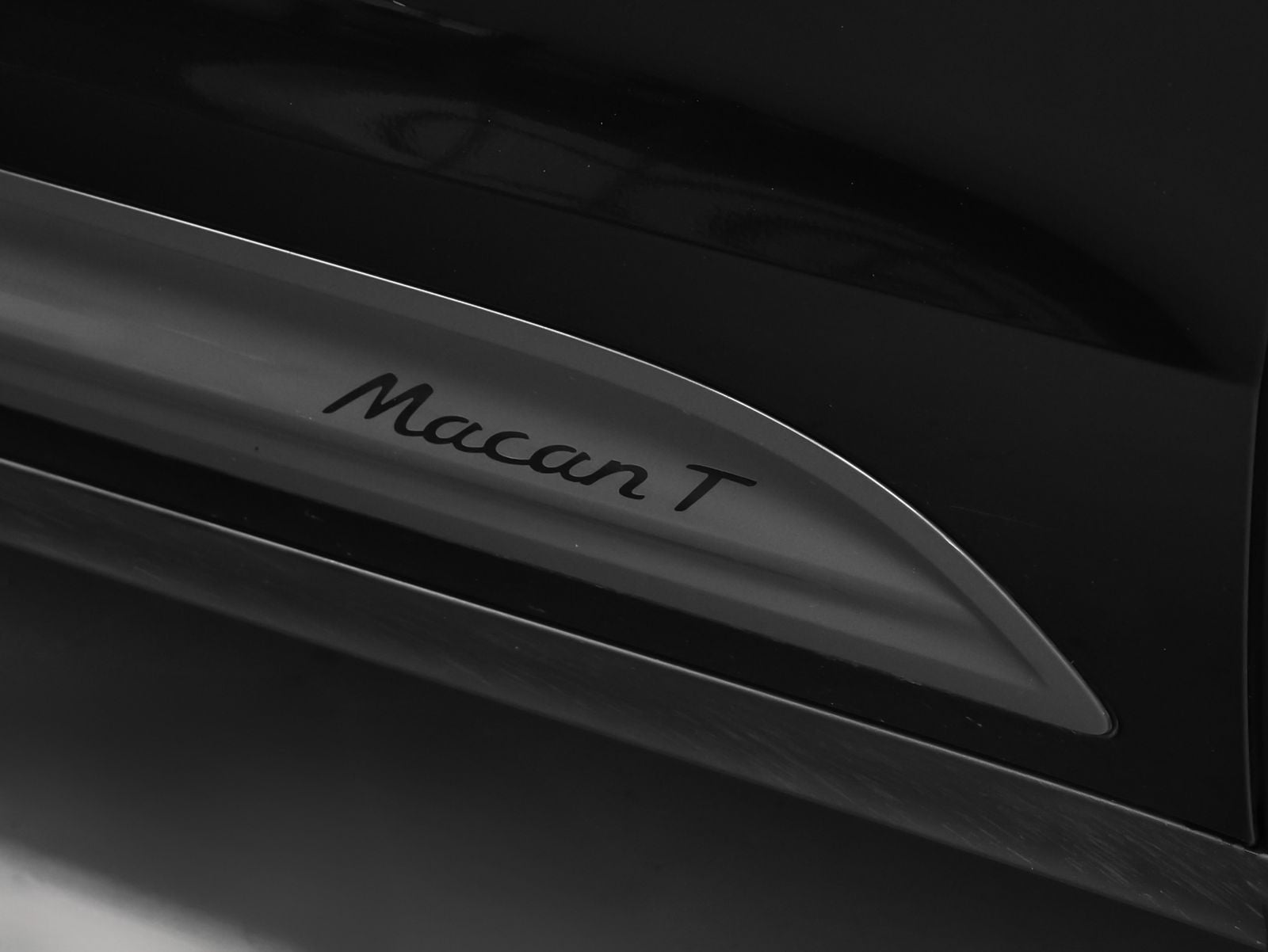 2023 Porsche Macan Macan T (MY23)