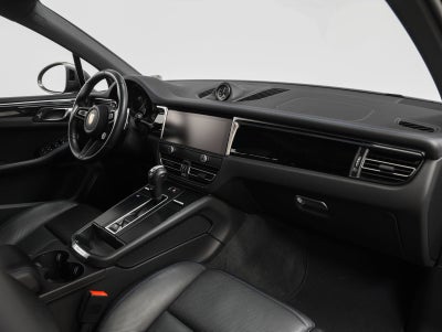 2023 Porsche Macan Macan T (MY23)