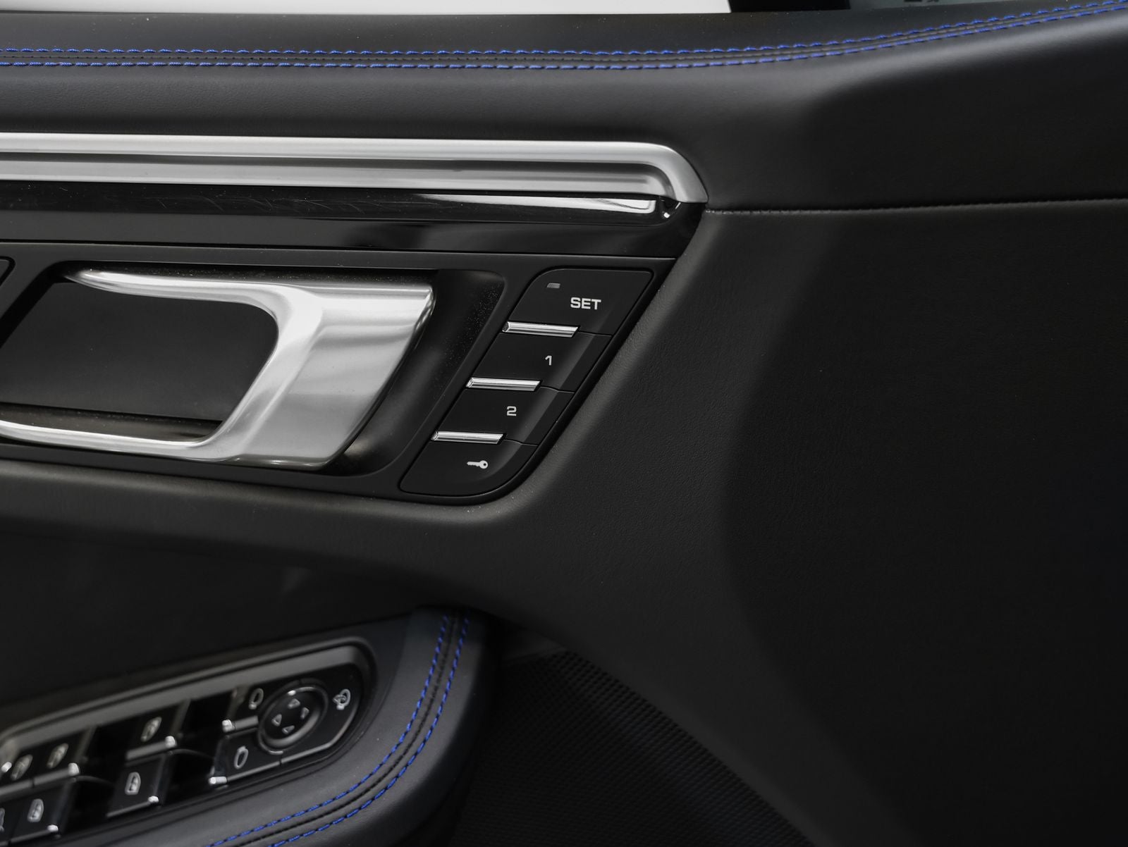 2023 Porsche Macan Macan T (MY23)
