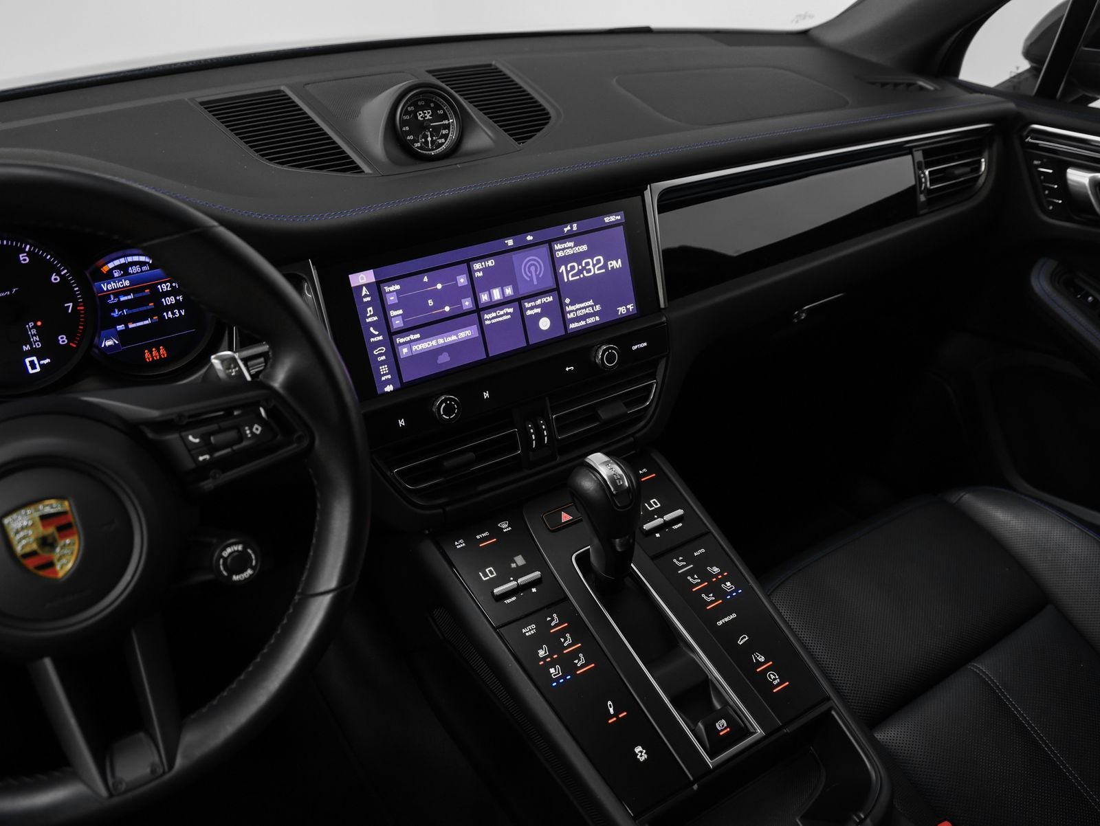 2023 Porsche Macan Macan T (MY23)