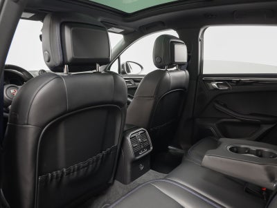 2023 Porsche Macan Macan T (MY23)