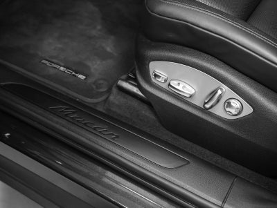 2023 Porsche Macan Macan (MY23)