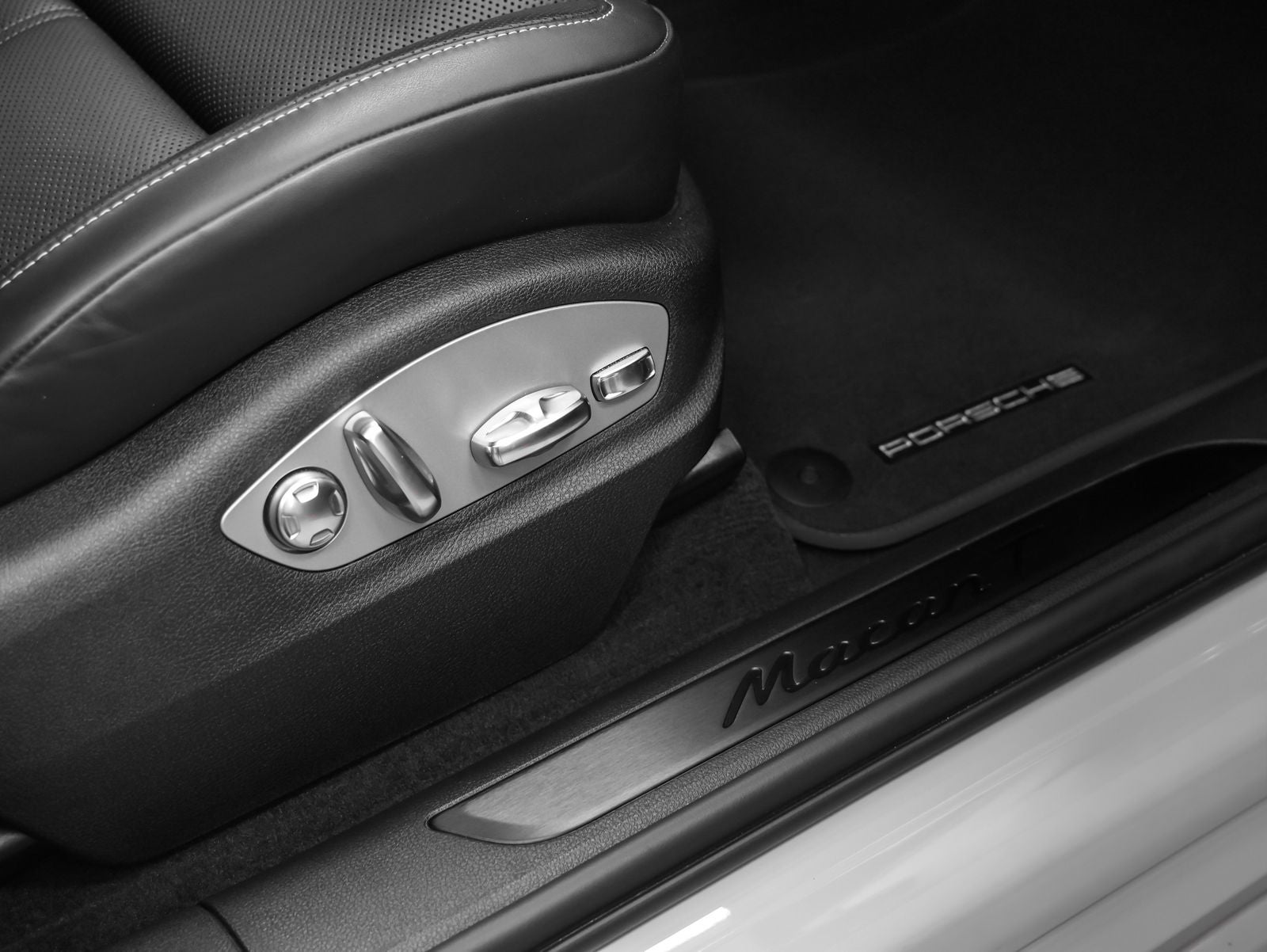 2023 Porsche Macan T