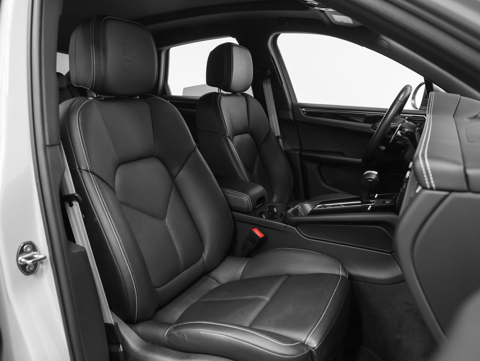 2023 Porsche Macan T