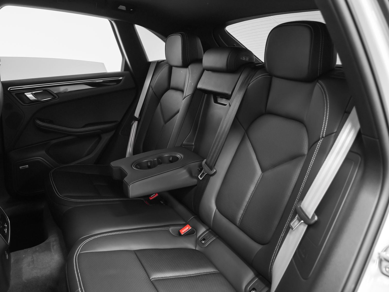 2023 Porsche Macan T