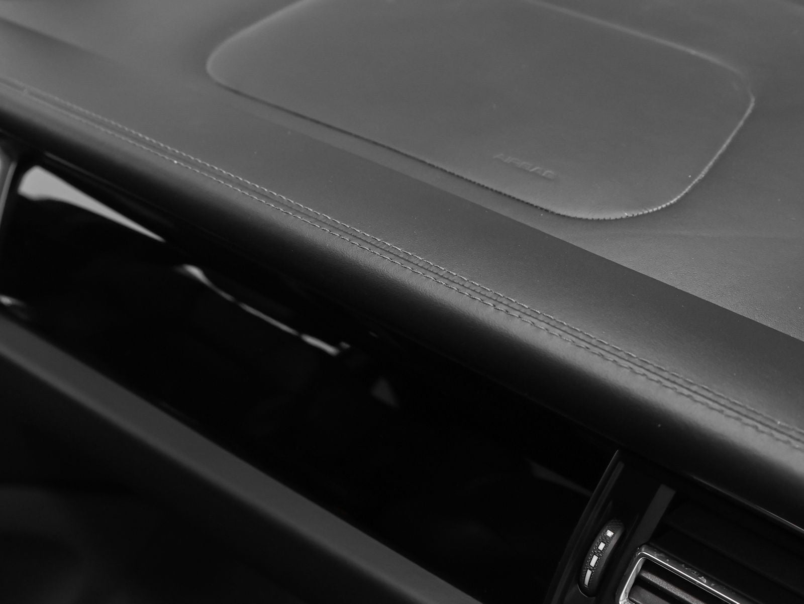 2023 Porsche Macan Macan T
