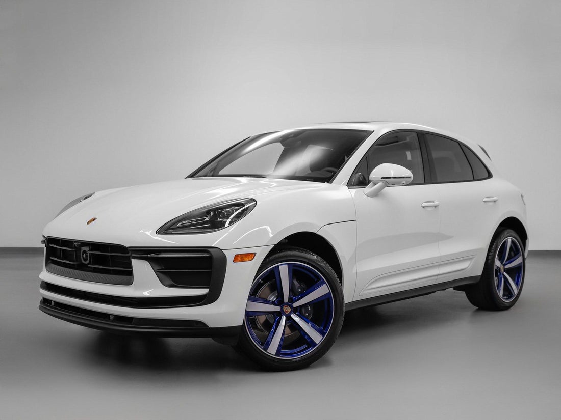 2025 Porsche Macan — photo 1 of 33