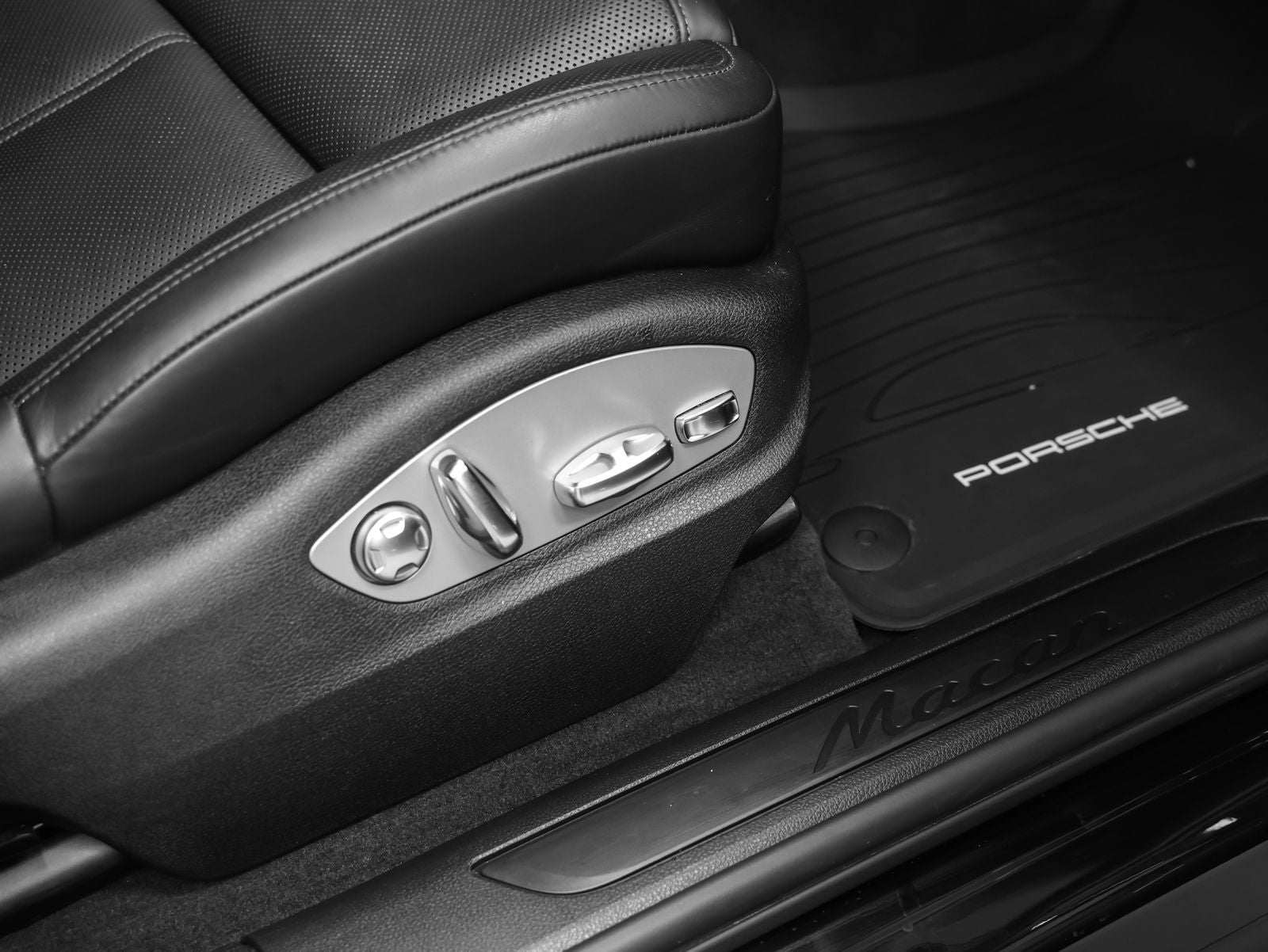 2021 Porsche Macan Base