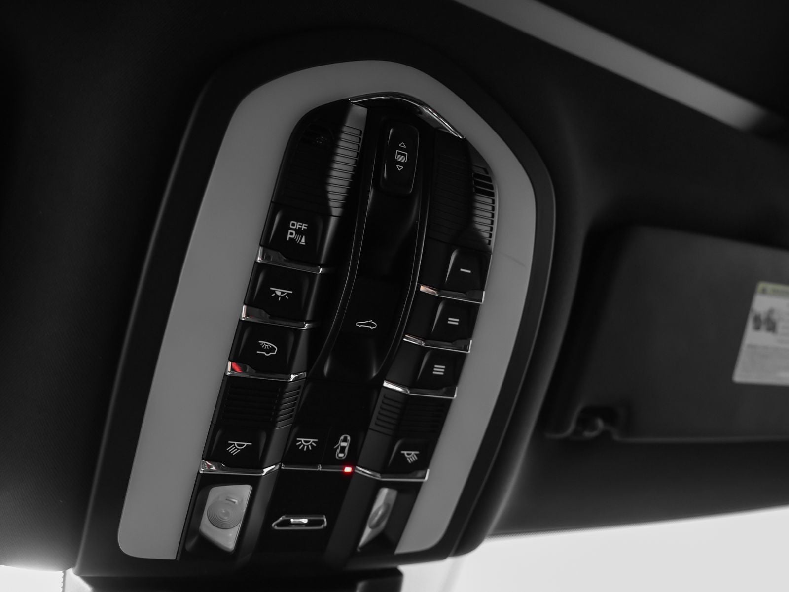 2021 Porsche Macan Base