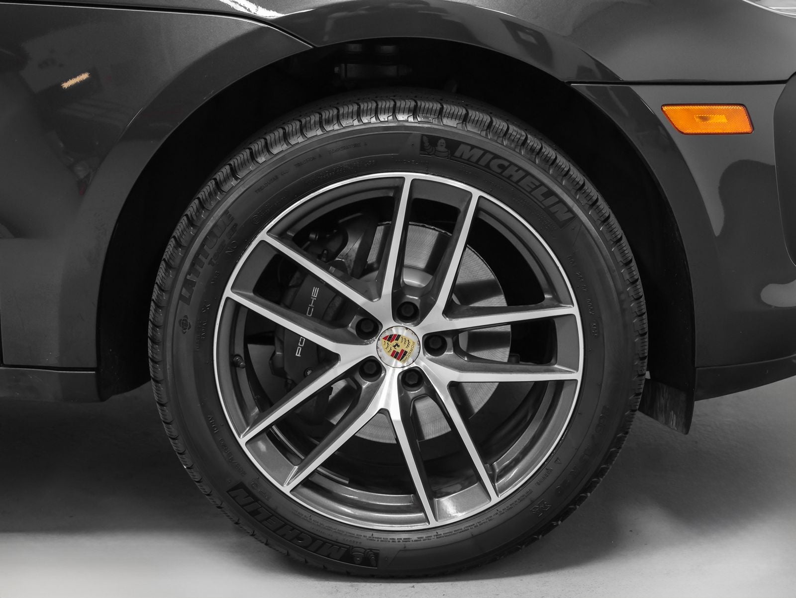 2023 Porsche Macan Base