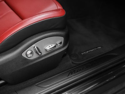 2023 Porsche Macan Base