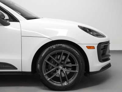 2024 Porsche Macan Macan T (MY24)