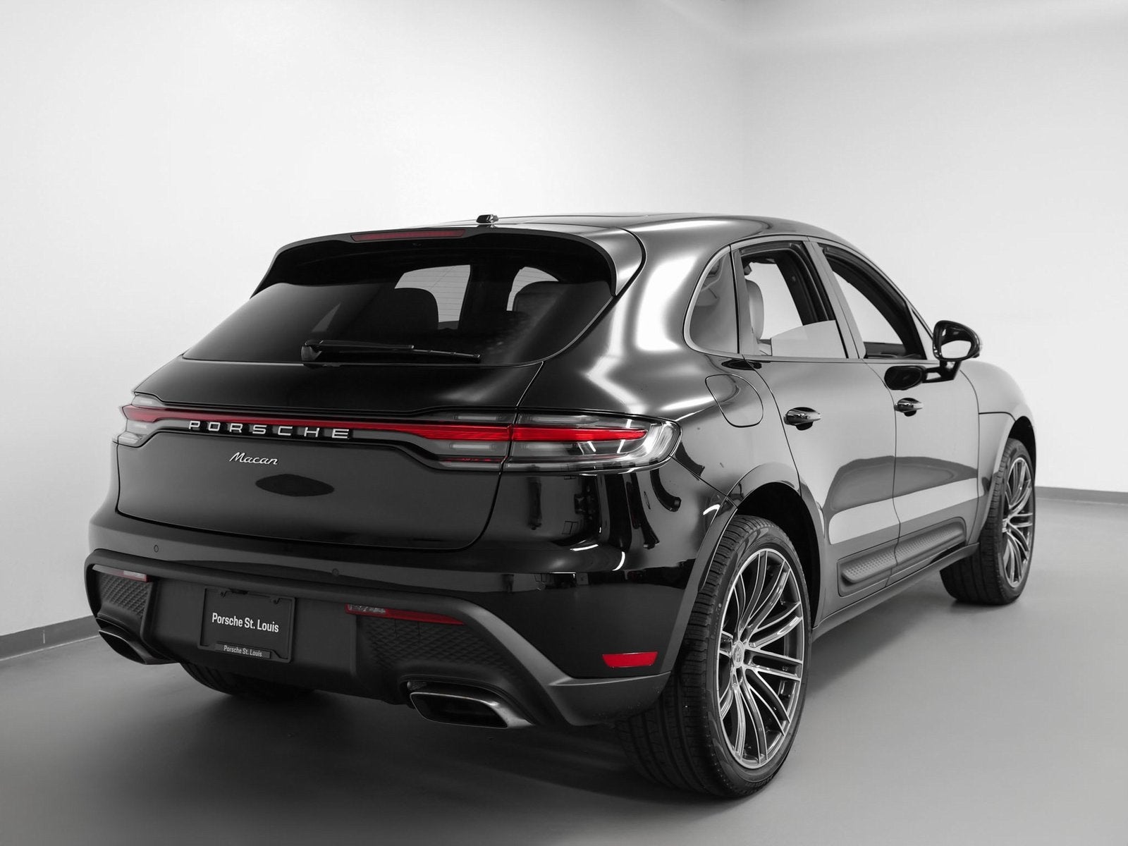 2025 Porsche Macan Base
