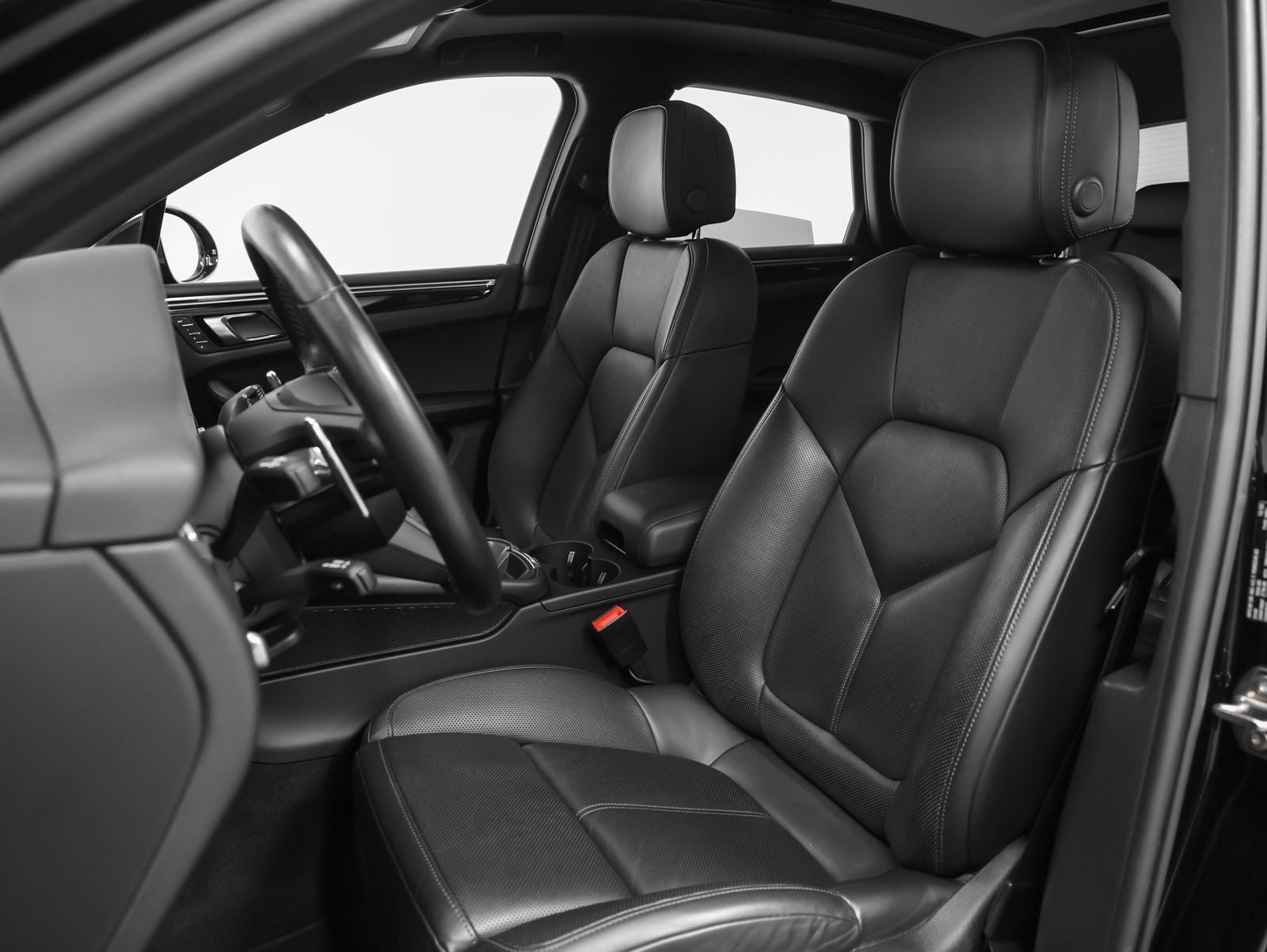 2023 Porsche Macan Base