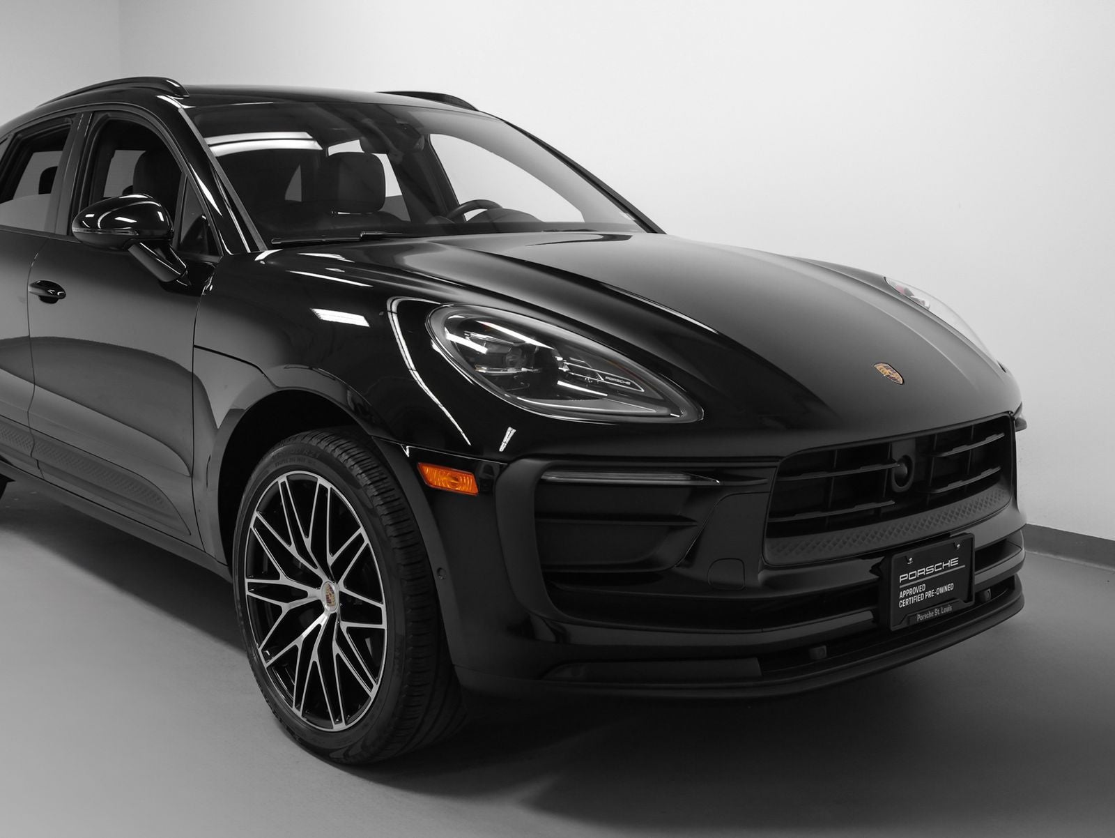 2023 Porsche Macan Base