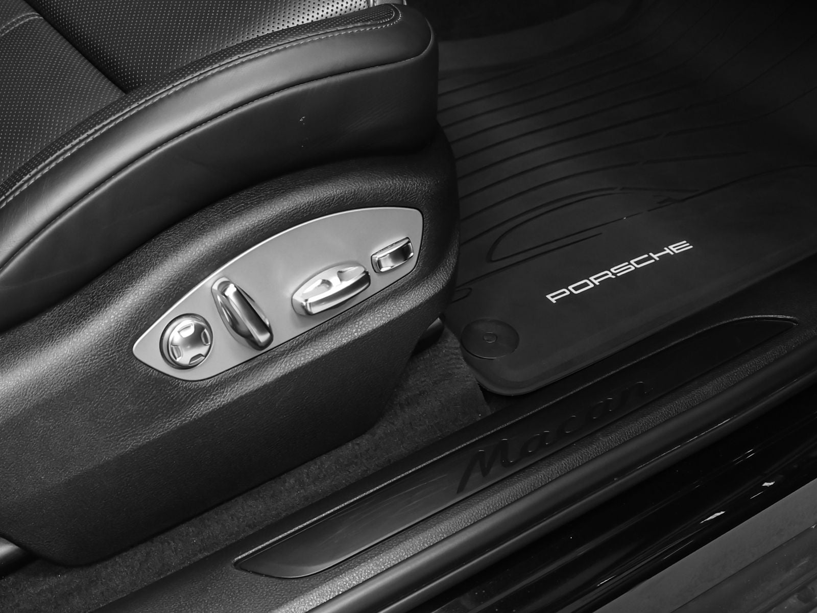 2022 Porsche Macan Base