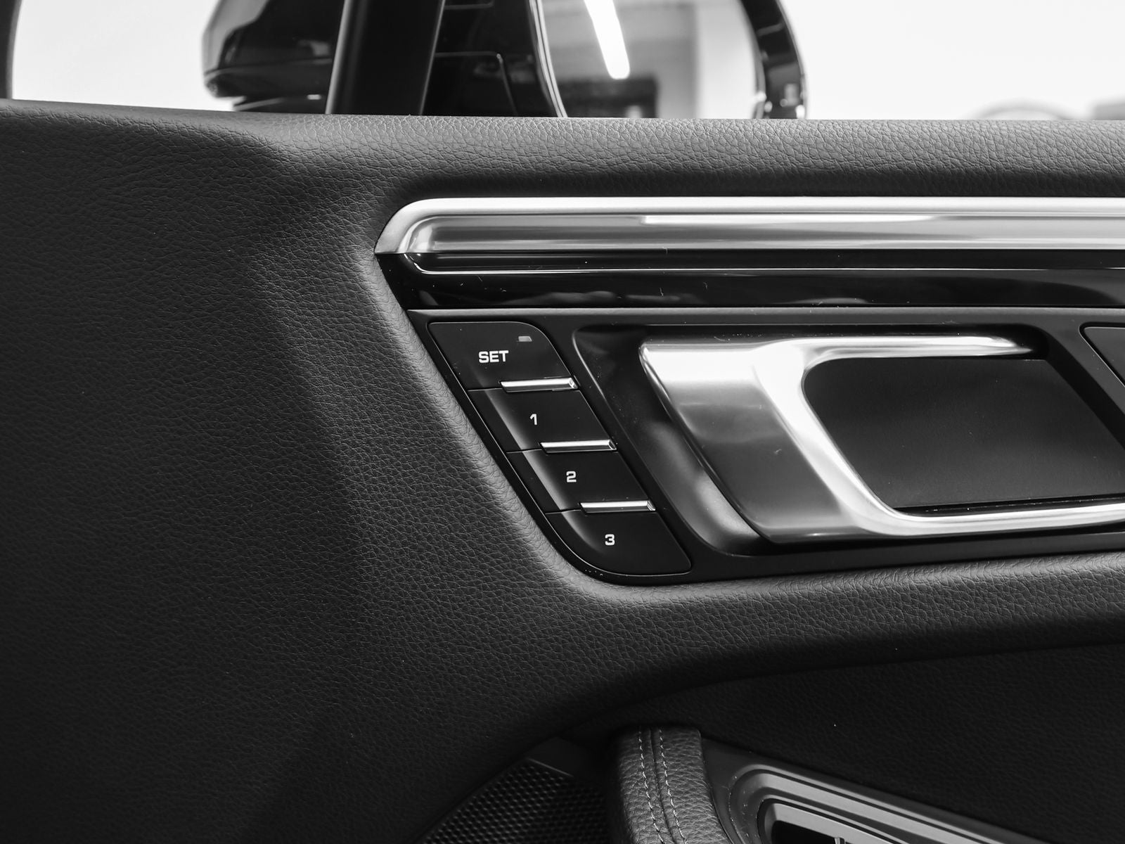 2022 Porsche Macan Base