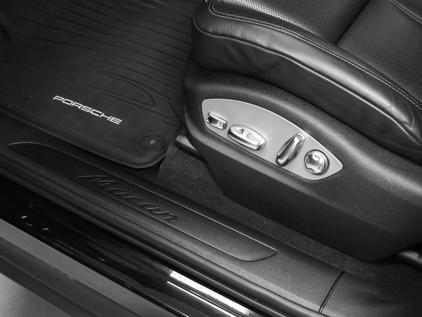 2022 Porsche Macan Base