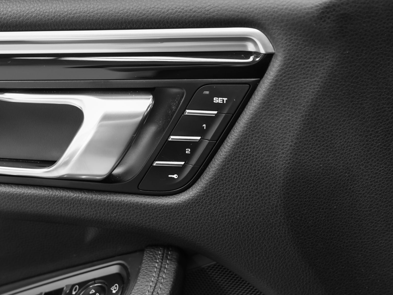 2022 Porsche Macan Base