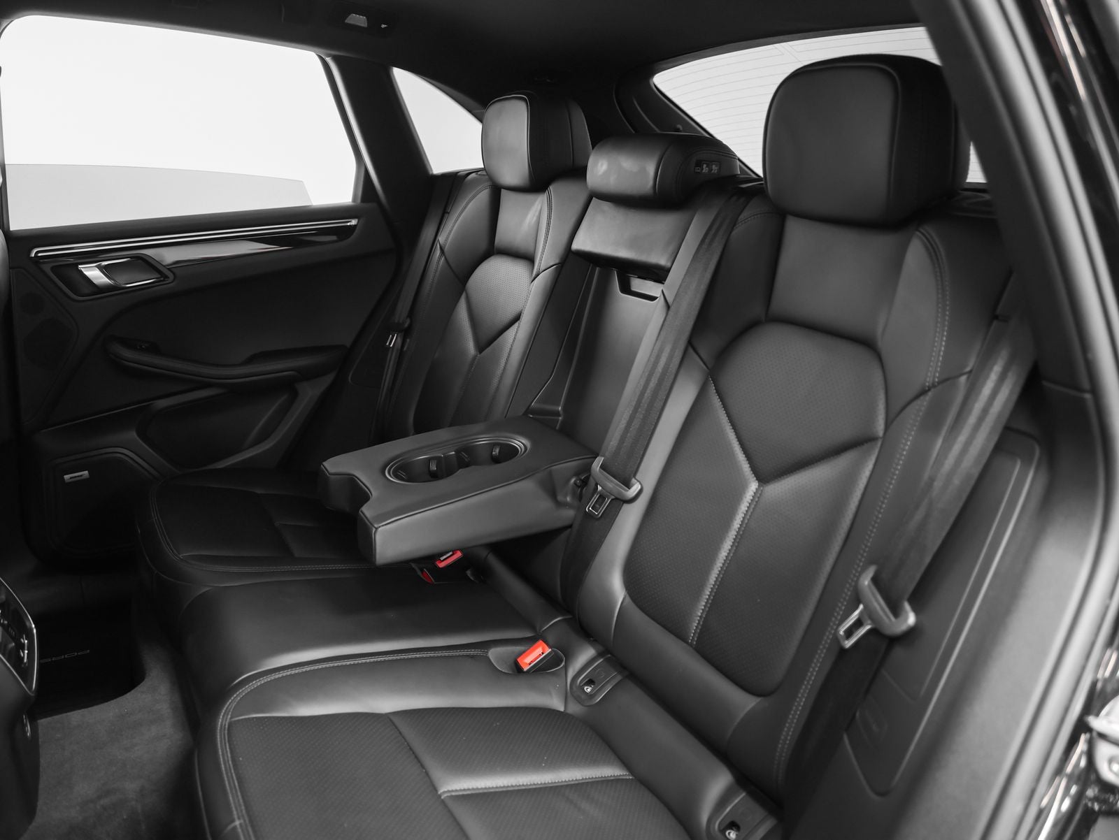 2022 Porsche Macan Base
