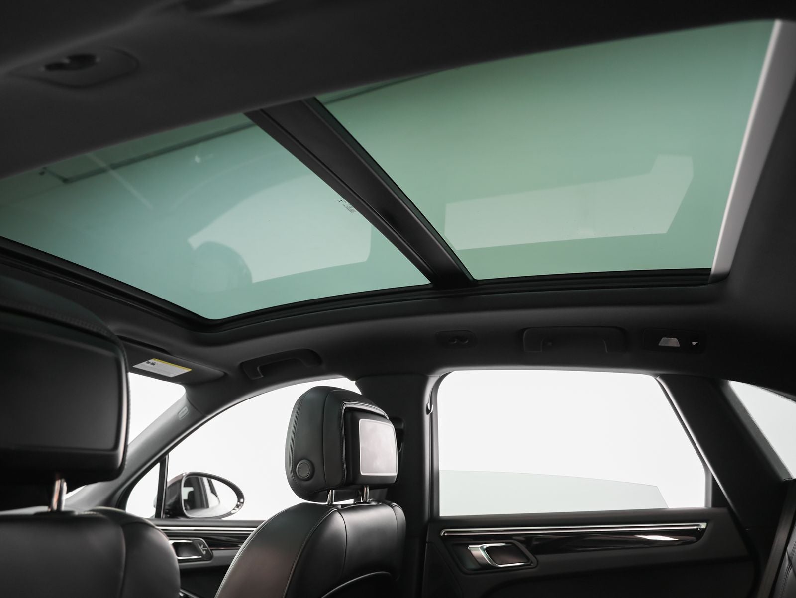 2022 Porsche Macan Base