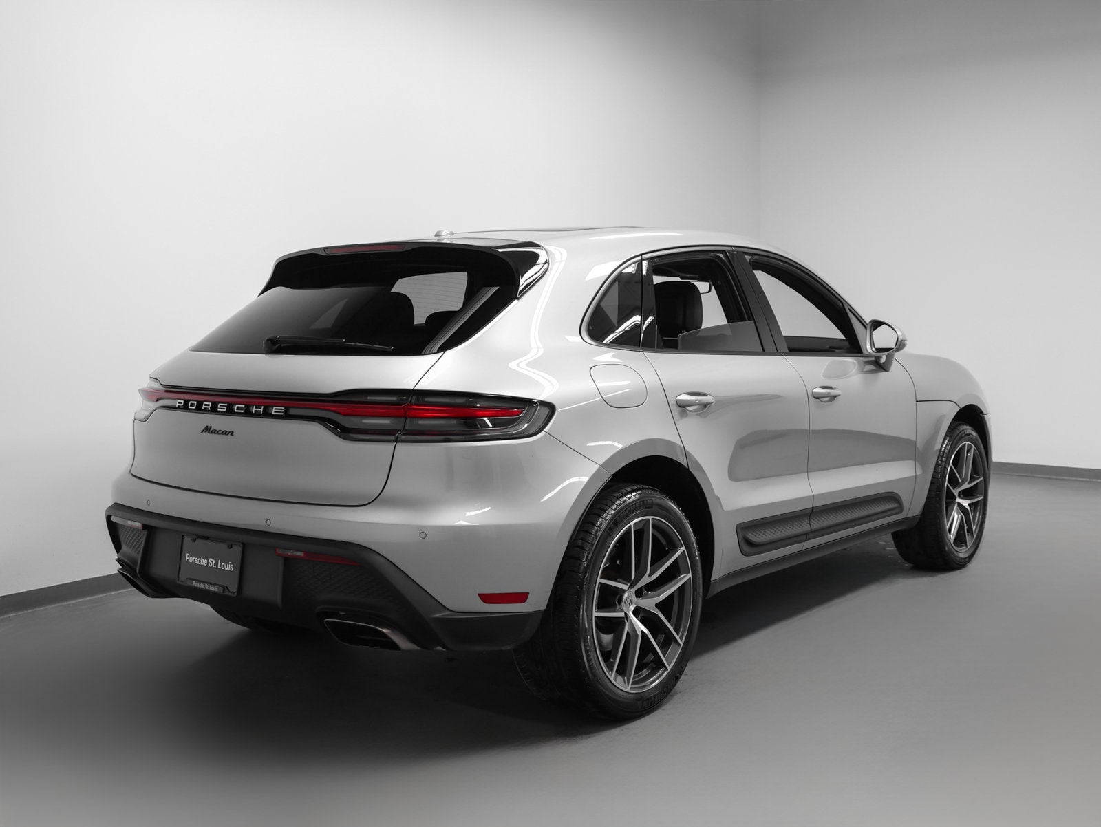 2022 Porsche Macan Base