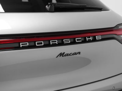 2022 Porsche Macan Base