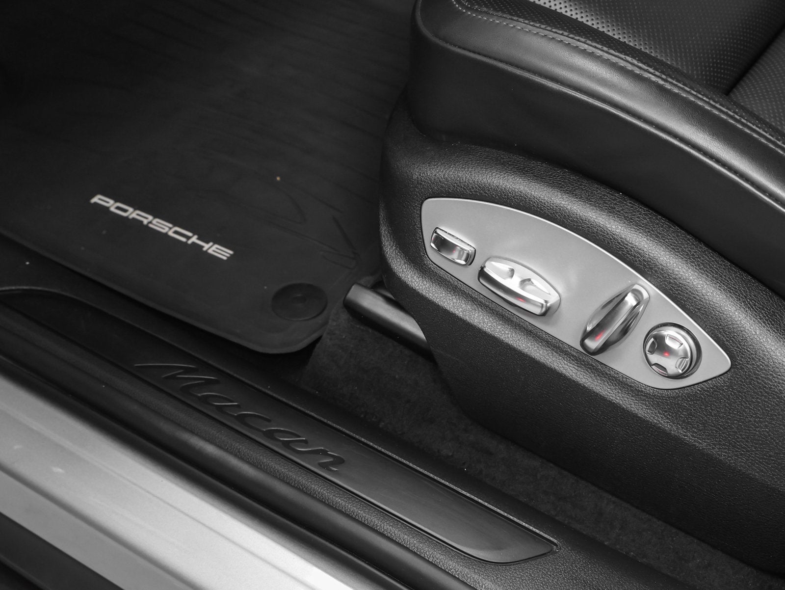 2022 Porsche Macan Base