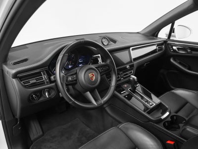 2023 Porsche Macan Base