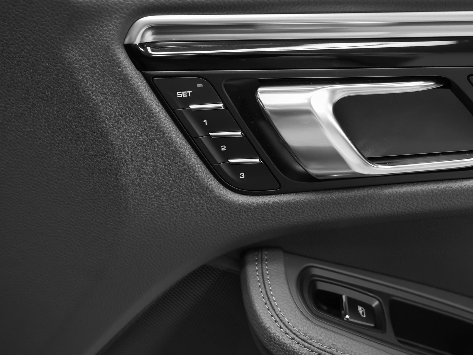2023 Porsche Macan Base