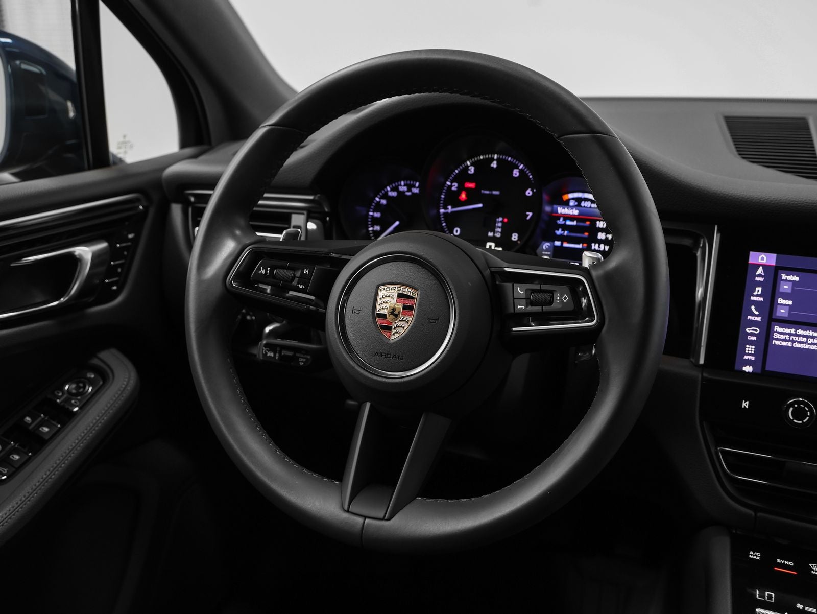 2023 Porsche Macan Base