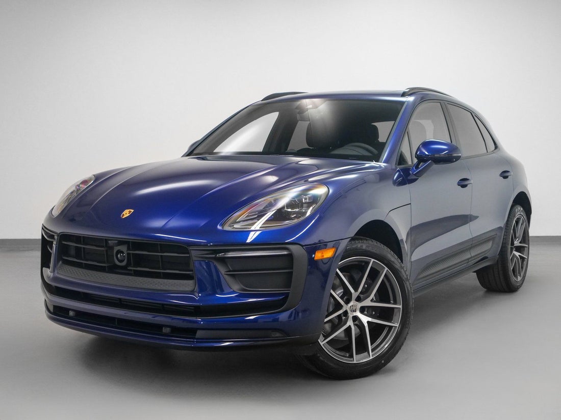2025 Porsche Macan — photo 1 of 44