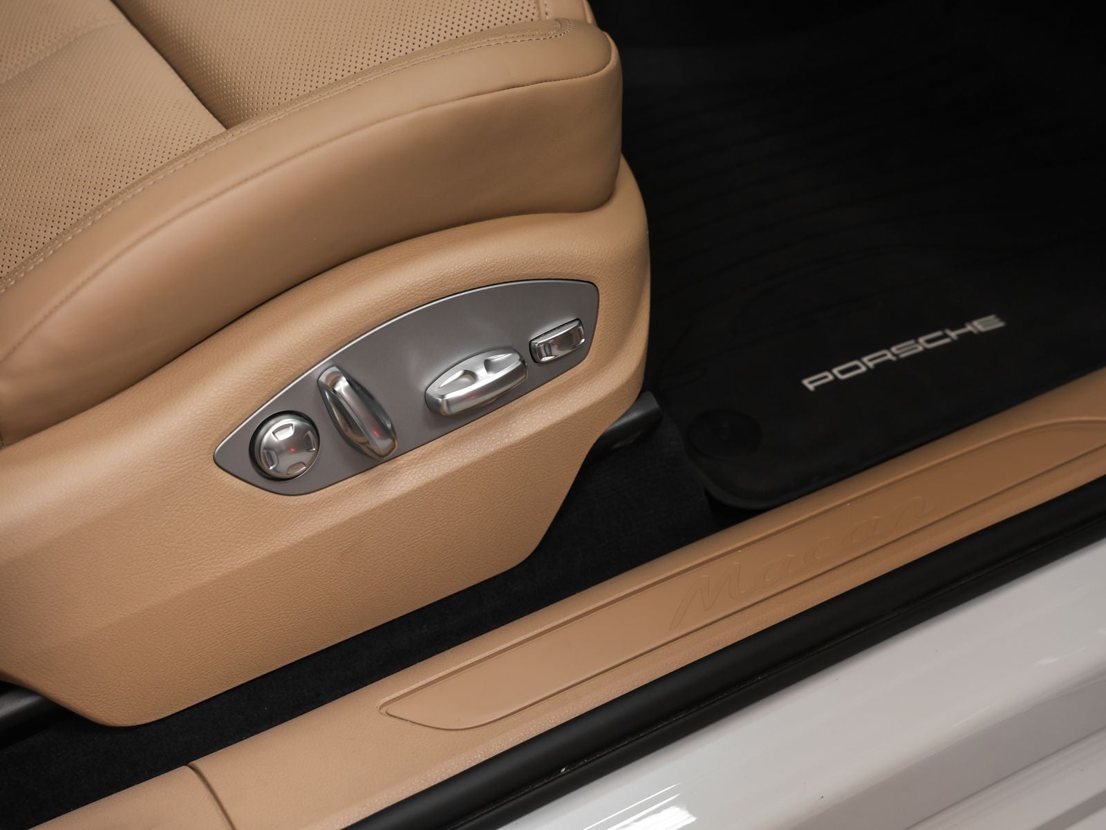 2023 Porsche Macan Base