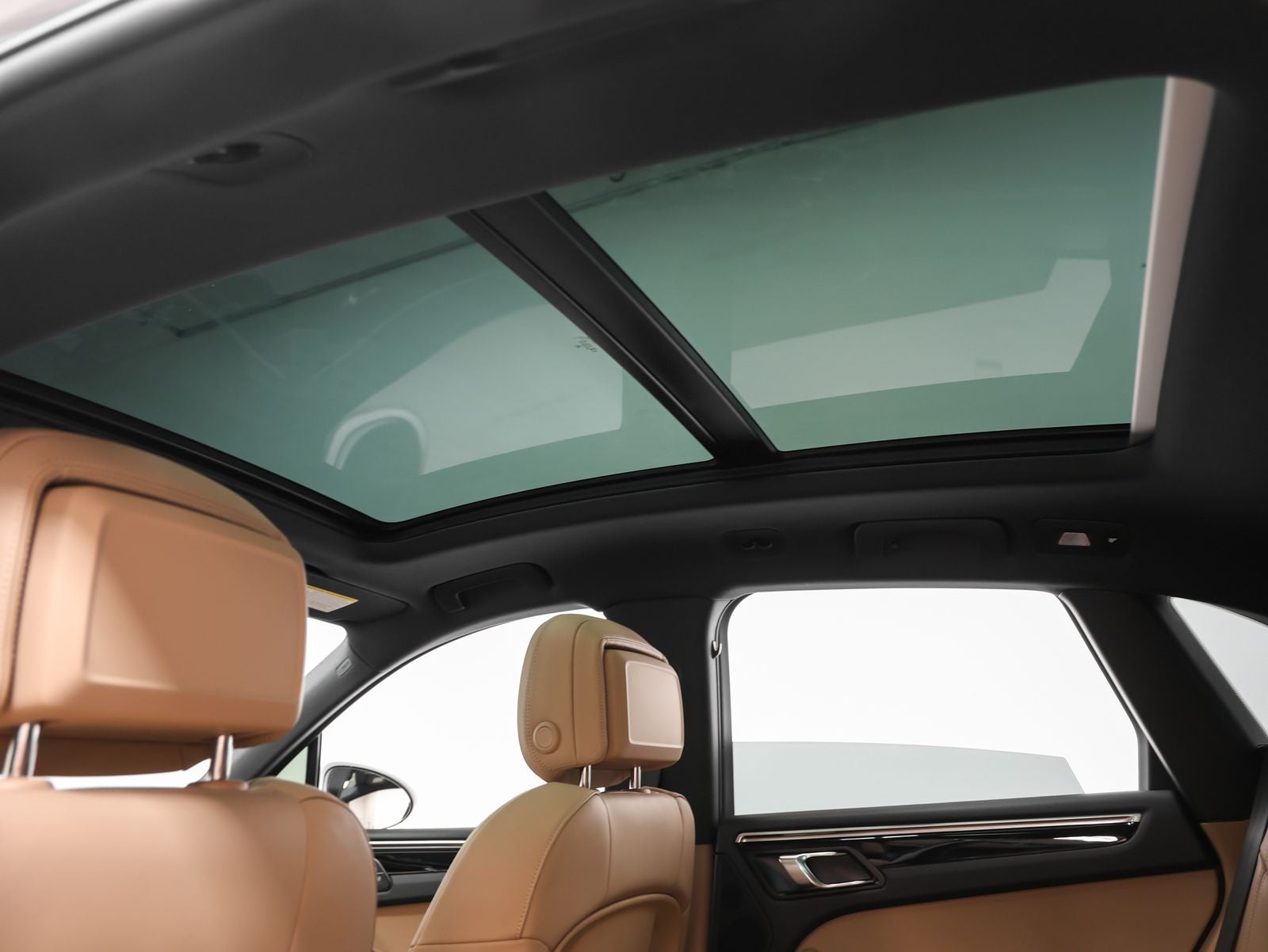 2023 Porsche Macan Base