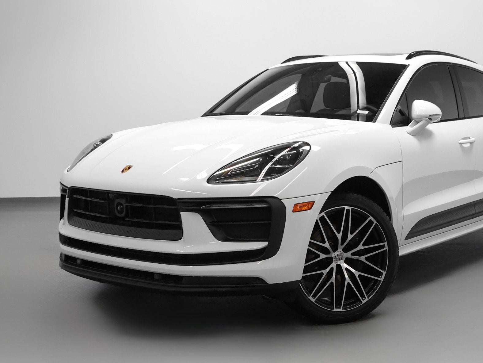 2023 Porsche Macan Base